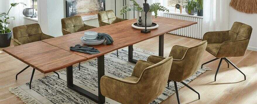 Esszimmer mit Tischgruppe