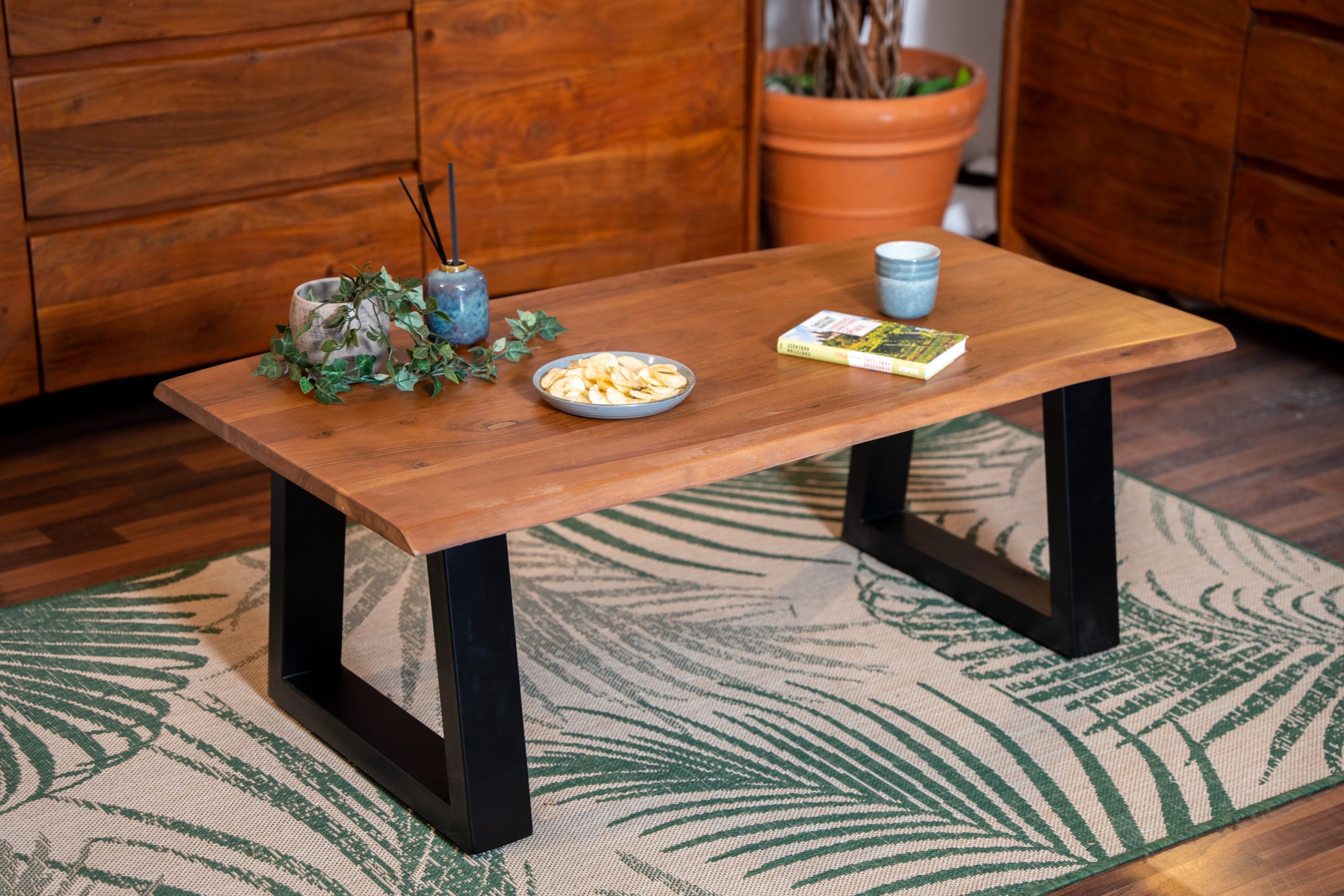 Couchtisch Baumkante Akazie nussbaum 115 x 60 cm Trapez-Gestell schwarz APRIL