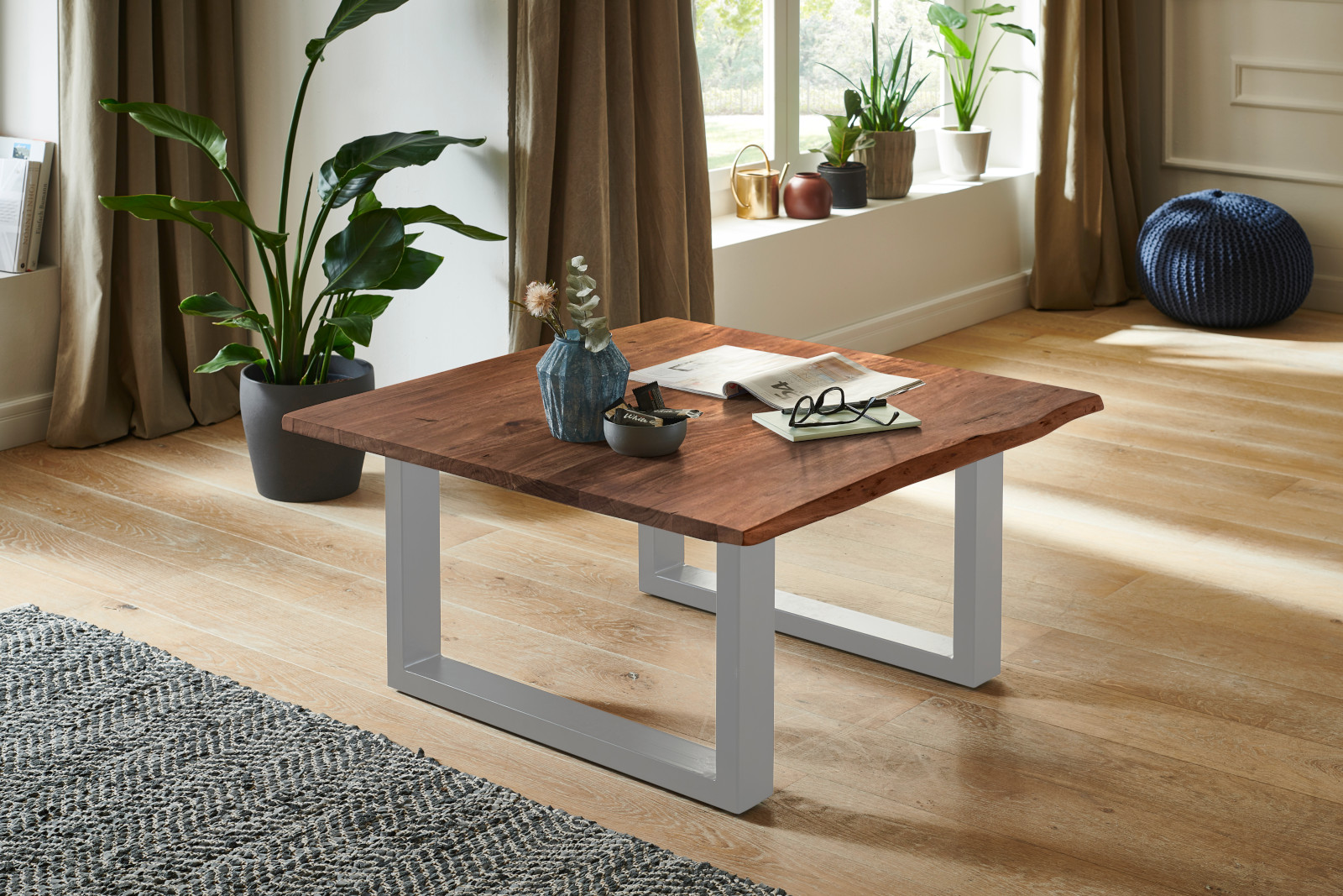 Couchtisch Baumkante massiv Akazie nussbaum 80 x 80 silber NOAH