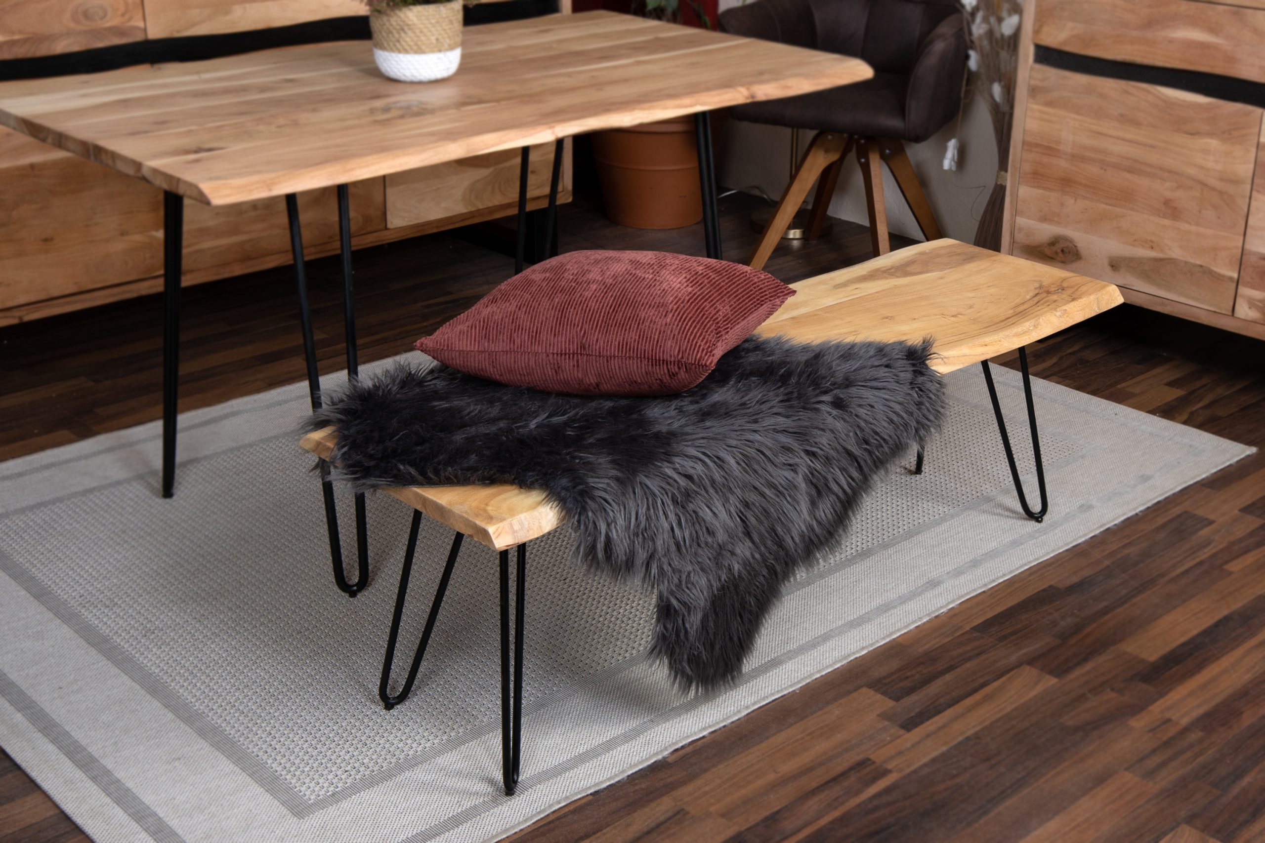 Sitzbank Baumkante 140 cm natur massiv Akazie Hairpin schwarz Quintus – Bild 5