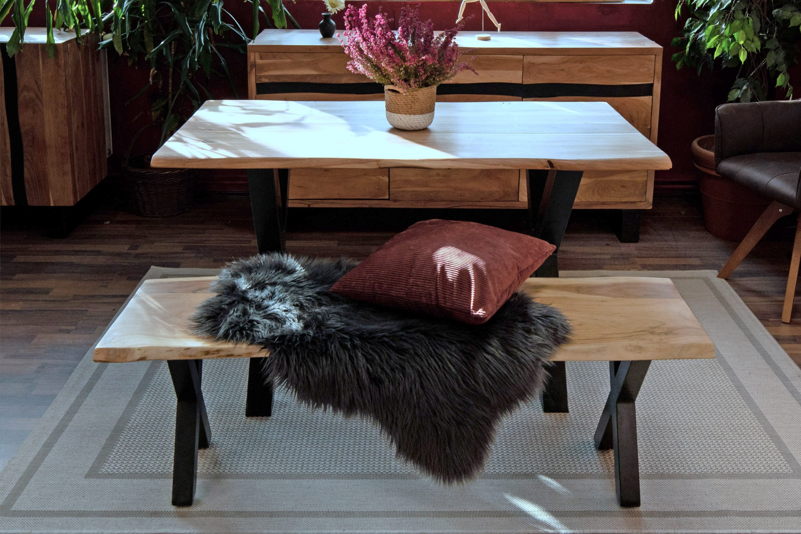 Sitzbank Baumkante 160 cm natur massiv Akazie X-Gestell schwarz Quintus – Bild 6