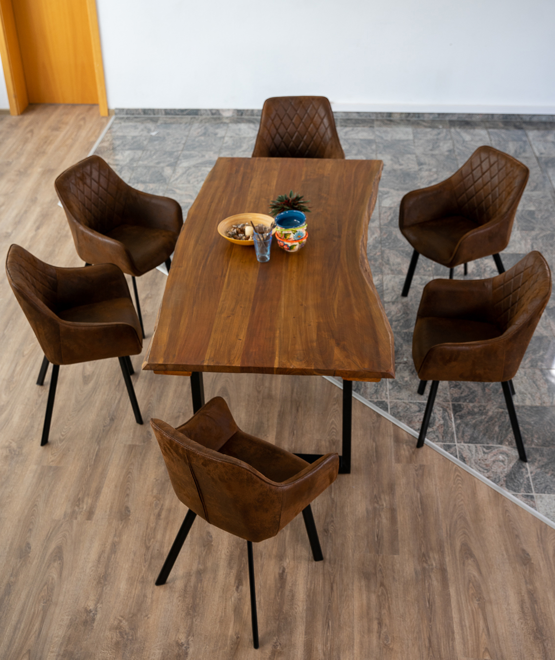 Baumkantentisch nougat 200(300)x100cm mit Ansteckplatten U-Gestell schwarz BARCELONA – Bild 5