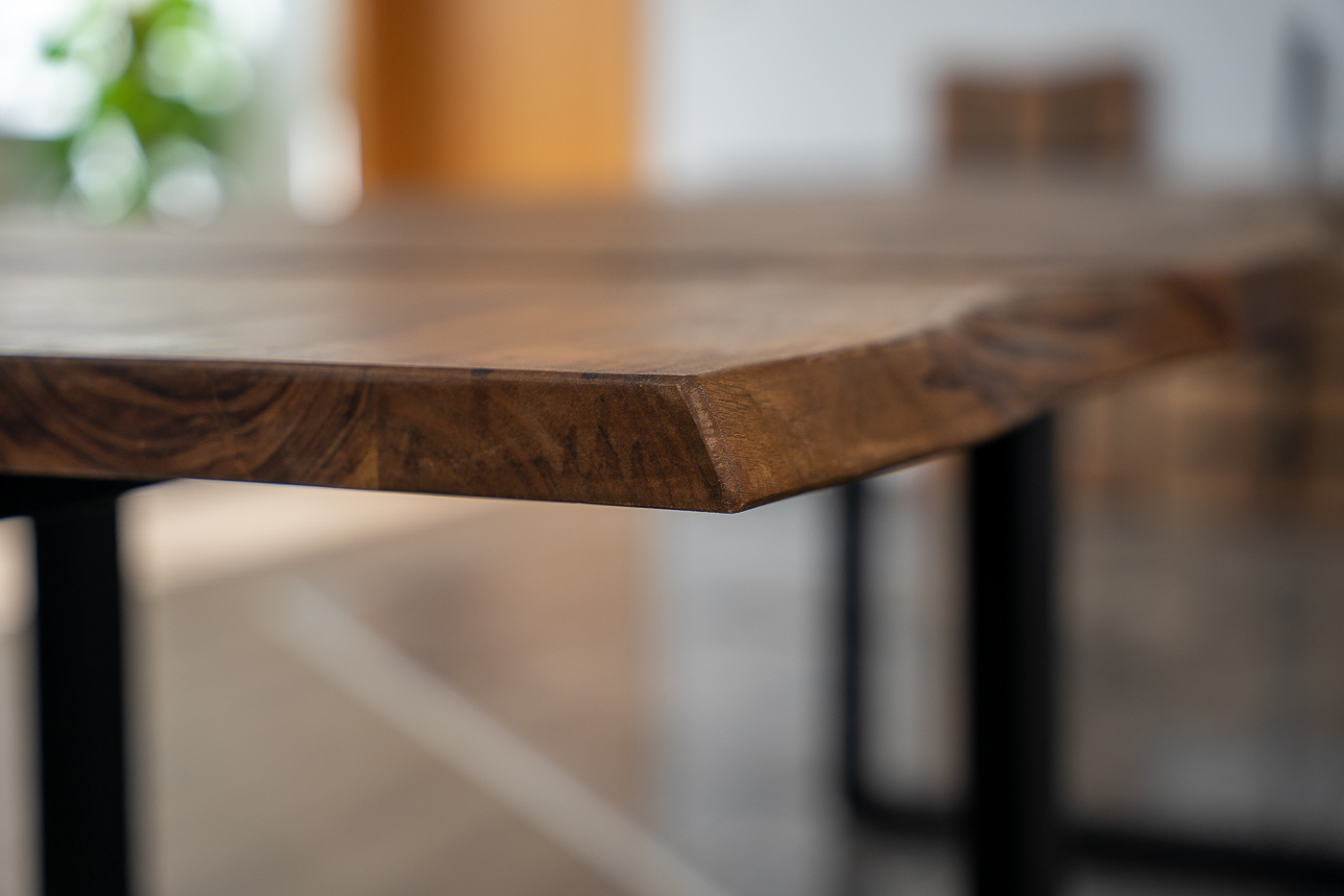 Baumkantentisch nougat 220(320)x100cm mit Ansteckplatten U-Gestell schwarz BARCELONA – Bild 6