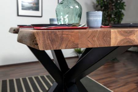 SAM_NEU-Esszimmer-Baumkante-Tische-Cali_aufgedoppelt-Spider_Gestell-natur-schwarz-160-Cali_natur_160_04_neu