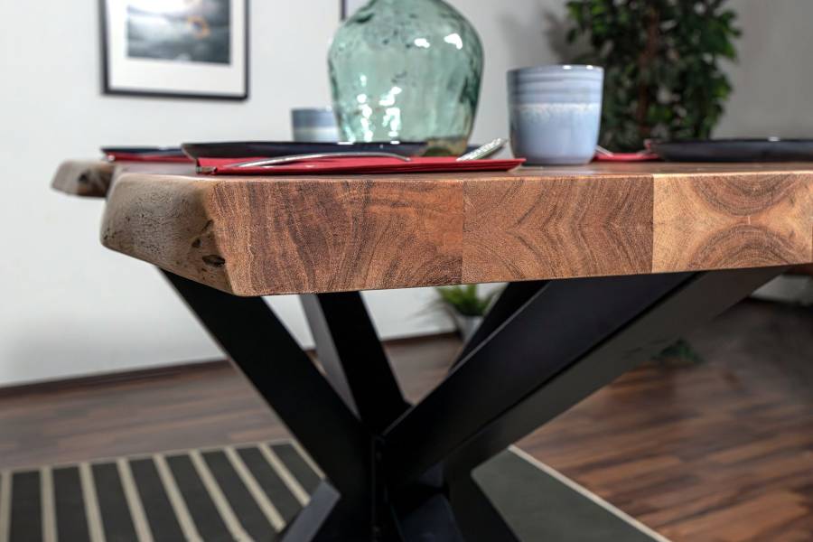 SAM_NEU-Esszimmer-Baumkante-Tische-Cali_aufgedoppelt-Spider_Gestell-natur-schwarz-160-Cali_natur_160_04_neu