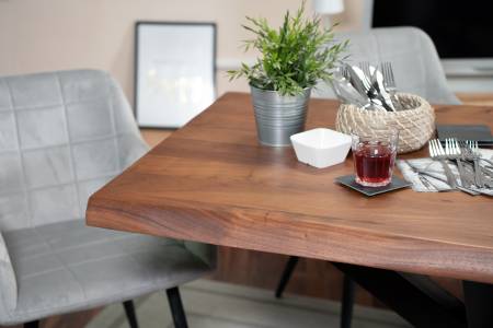 SAM_NEU-Esszimmer-Baumkante-Tische-Cali_aufgedoppelt-Spider_Gestell-nuss-schwarz-120-Cali_nussbaum_120_04