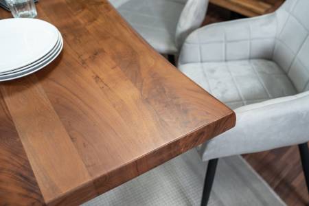 SAM_NEU-Esszimmer-Baumkante-Tische-Cali_aufgedoppelt-Spider_Gestell-nuss-schwarz-160-Cali_nussbaum_160_06