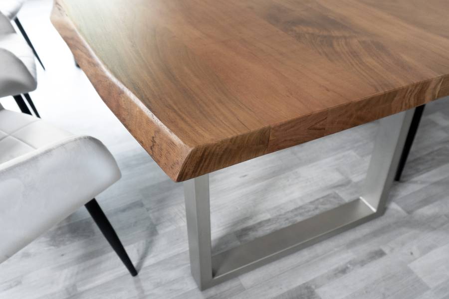 SAM_NEU-Esszimmer-Baumkante-Tische-Cali_aufgedoppelt-U_Gestell-BKT-nuss-silber-240-BKT_Cali_04-1