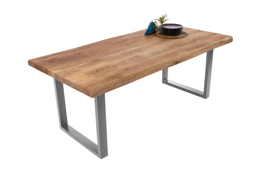 SAM_NEU-Esszimmer-Baumkante-Tische-Cali_aufgedoppelt-U_Gestell-mango-silber-220-BKT_Cali_mango_rough_02-1