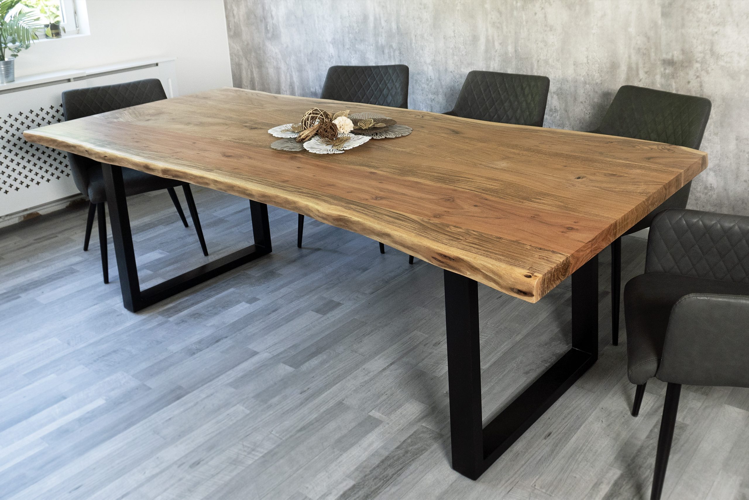 B-Ware Esstisch Baumkante Akazie massiv 50mm Natur 240 x 100 cm U-Gestell schwarz CALI – Bild 3