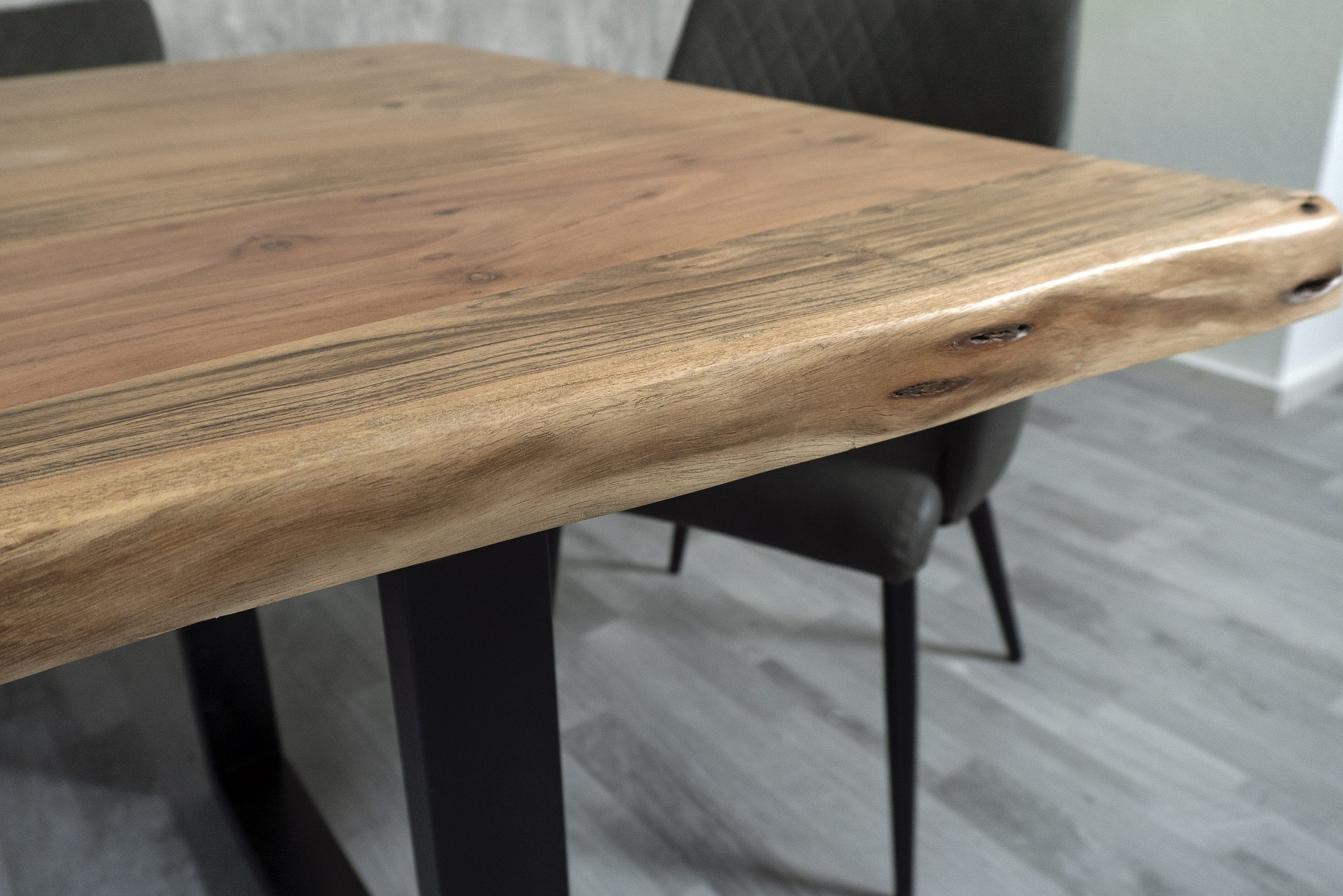 B-Ware Esstisch Baumkante Akazie massiv 50mm Natur 240 x 100 cm U-Gestell schwarz CALI – Bild 5