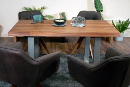 SAM_NEU-Esszimmer-Baumkante-Tische-Cali_aufgedoppelt-U_Gestell-nuss-silber-140-Cali_140_nuss_U_07