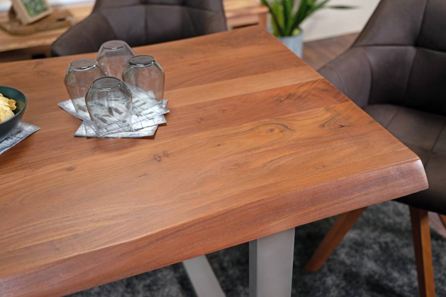 SAM_NEU-Esszimmer-Baumkante-Tische-Cali_aufgedoppelt-U_Gestell-nuss-silber-180-Cali_180_nuss_U_04