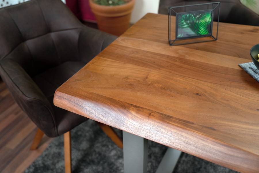 SAM_NEU-Esszimmer-Baumkante-Tische-Cali_aufgedoppelt-U_Gestell-nuss-silber-180-Cali_180_nuss_U_05