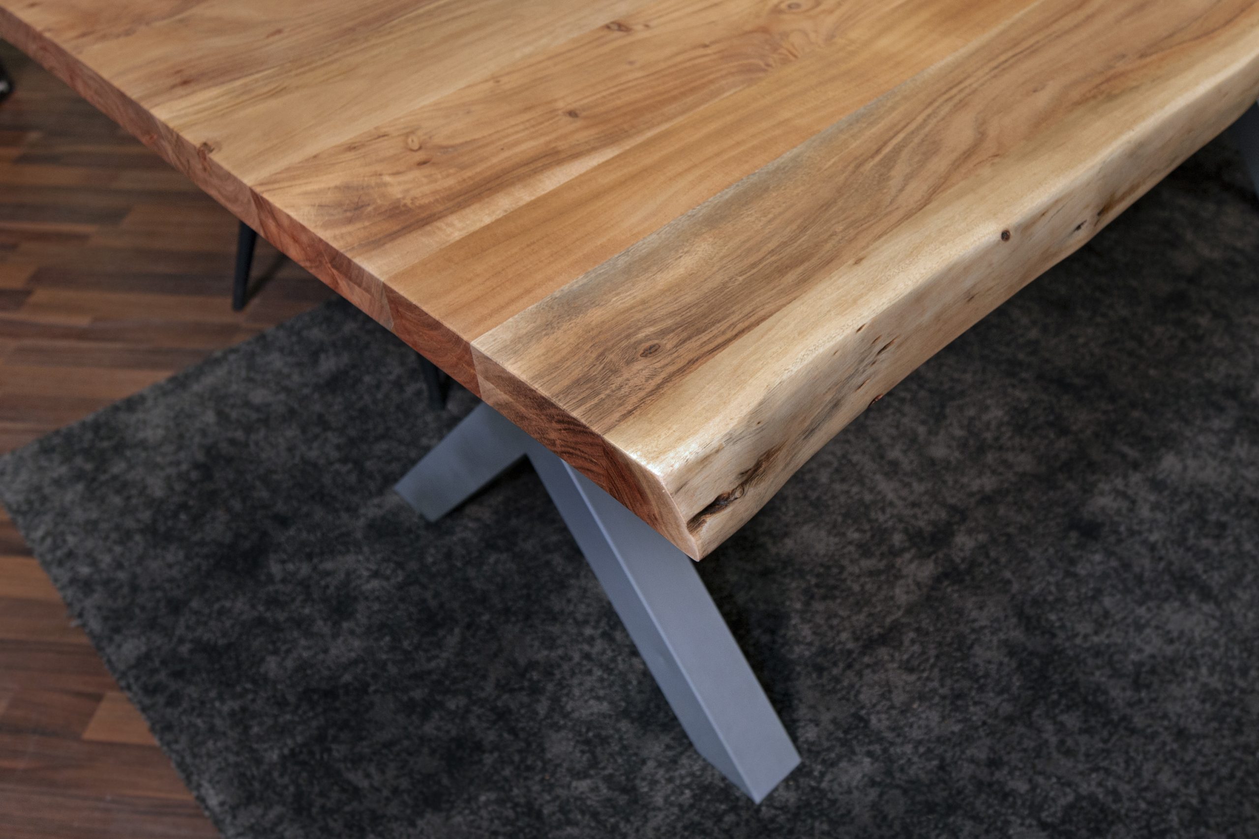 Esstisch Baumkante 240 x 120 cm Akazie Natur massiv X-Gestell silber CALINDA – Bild 4