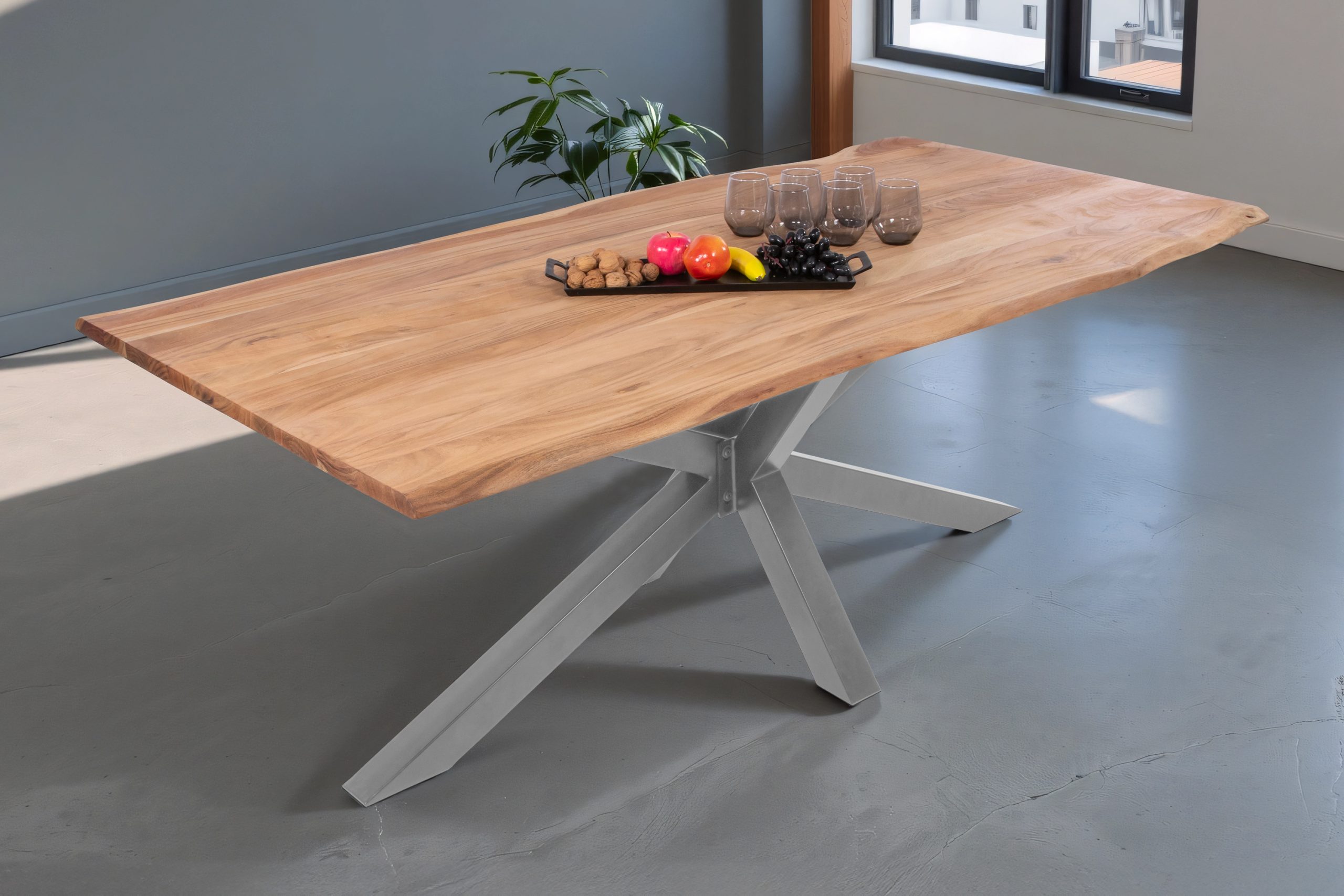 Esstisch Baumkante Akazie massiv eichenfarben 140 x 80 cm Spider-Gestell silber DEREK