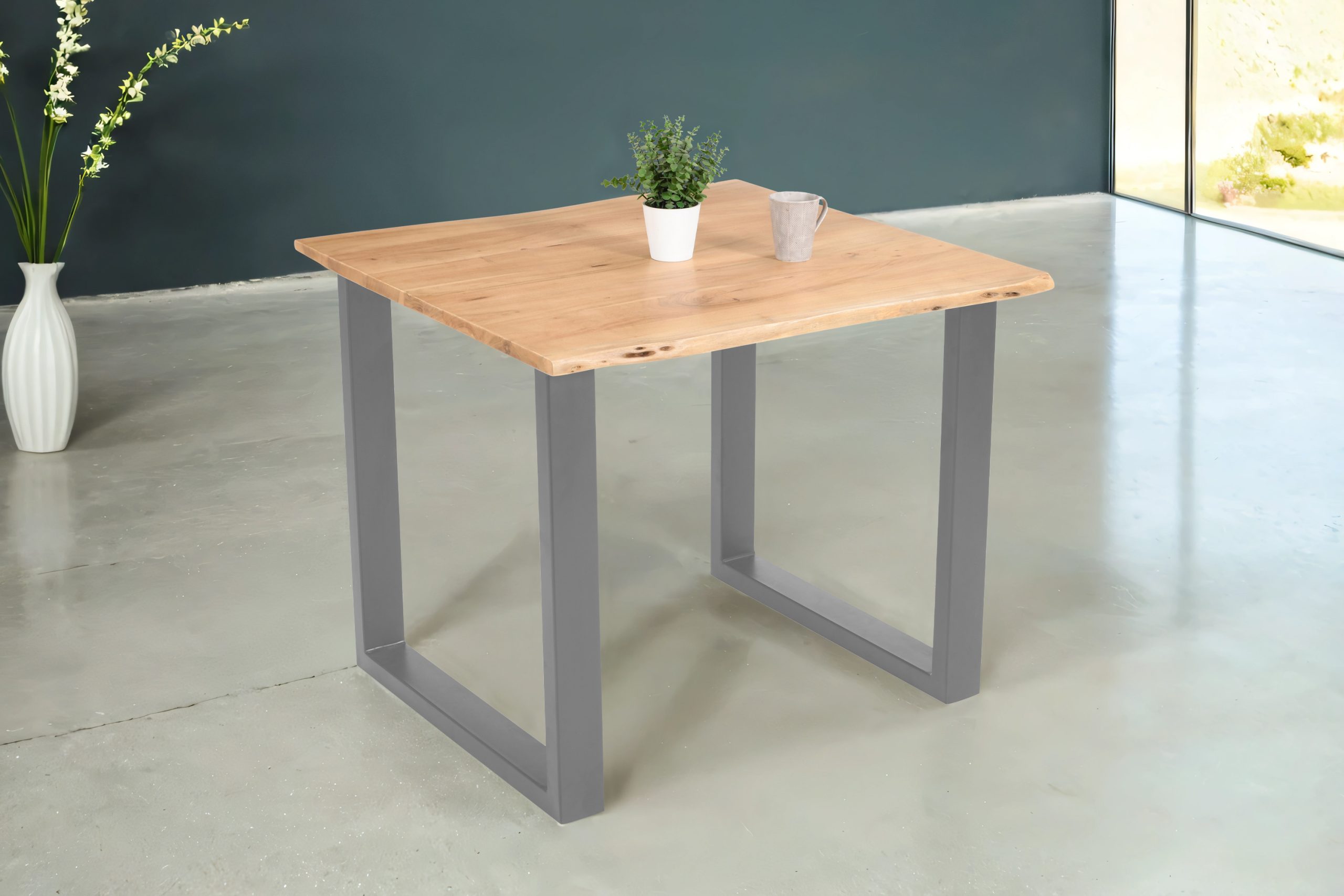 Esstisch Baumkante Akazie massiv eichenfarben 90 x 90 U-Gestell silber DEREK