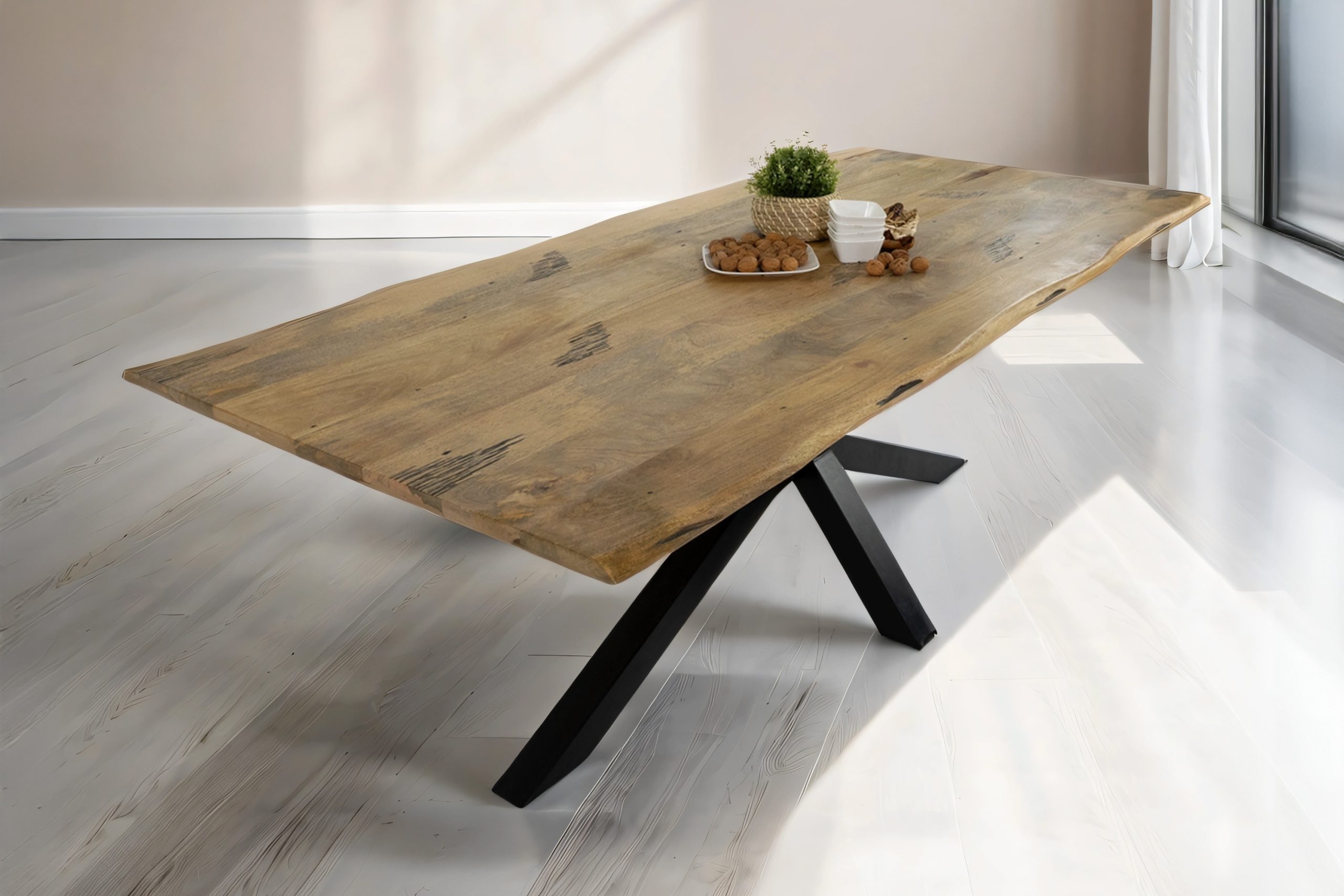 Baumkantentisch Mangoholz Esstisch Vintage-Optik 240 x 100 cm Spider-Gestell schwarz TIGER