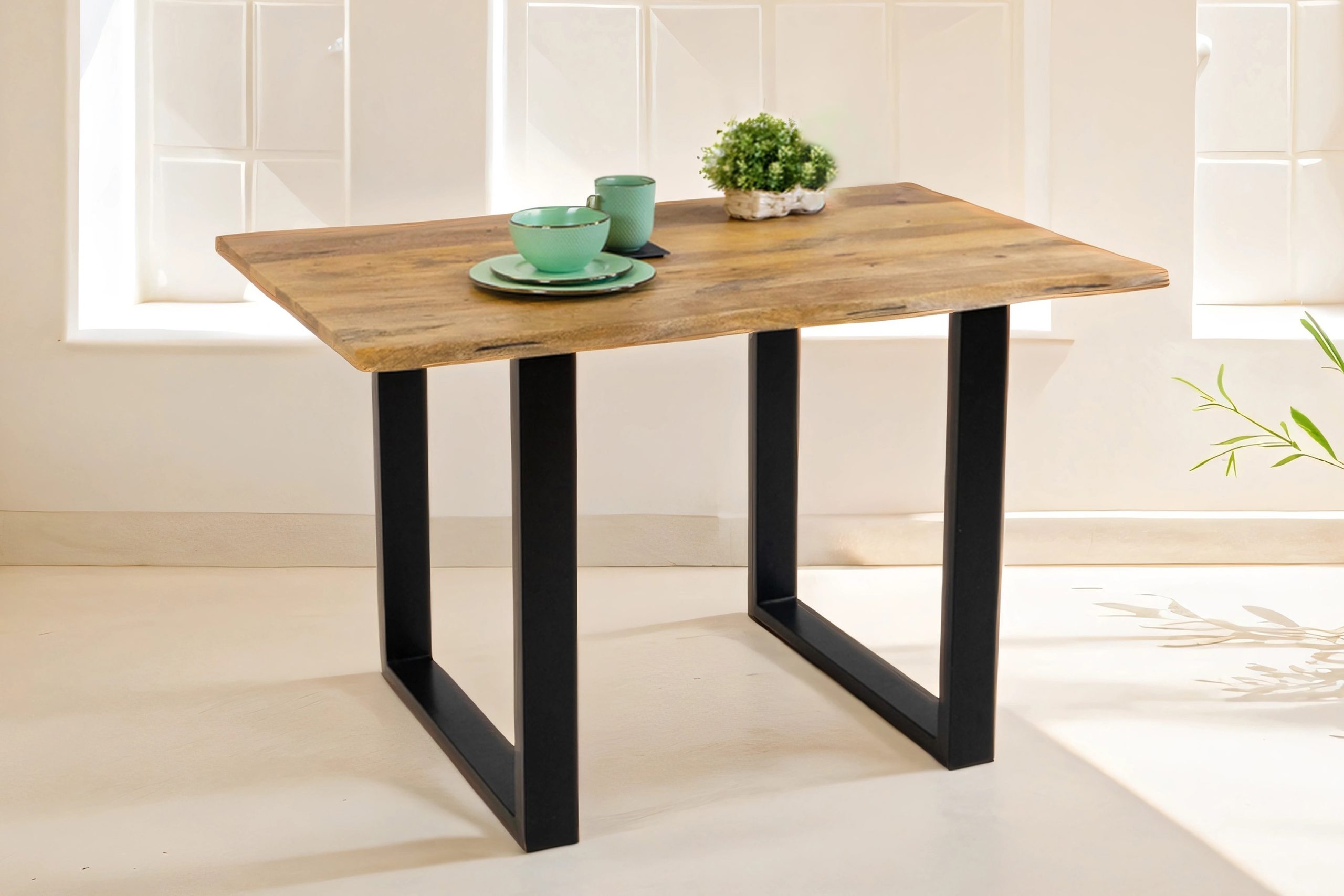 Baumkantentisch Mangoholz Esstisch Vintage-Optik 120 x 80 cm U-Gestell schwarz TIGER