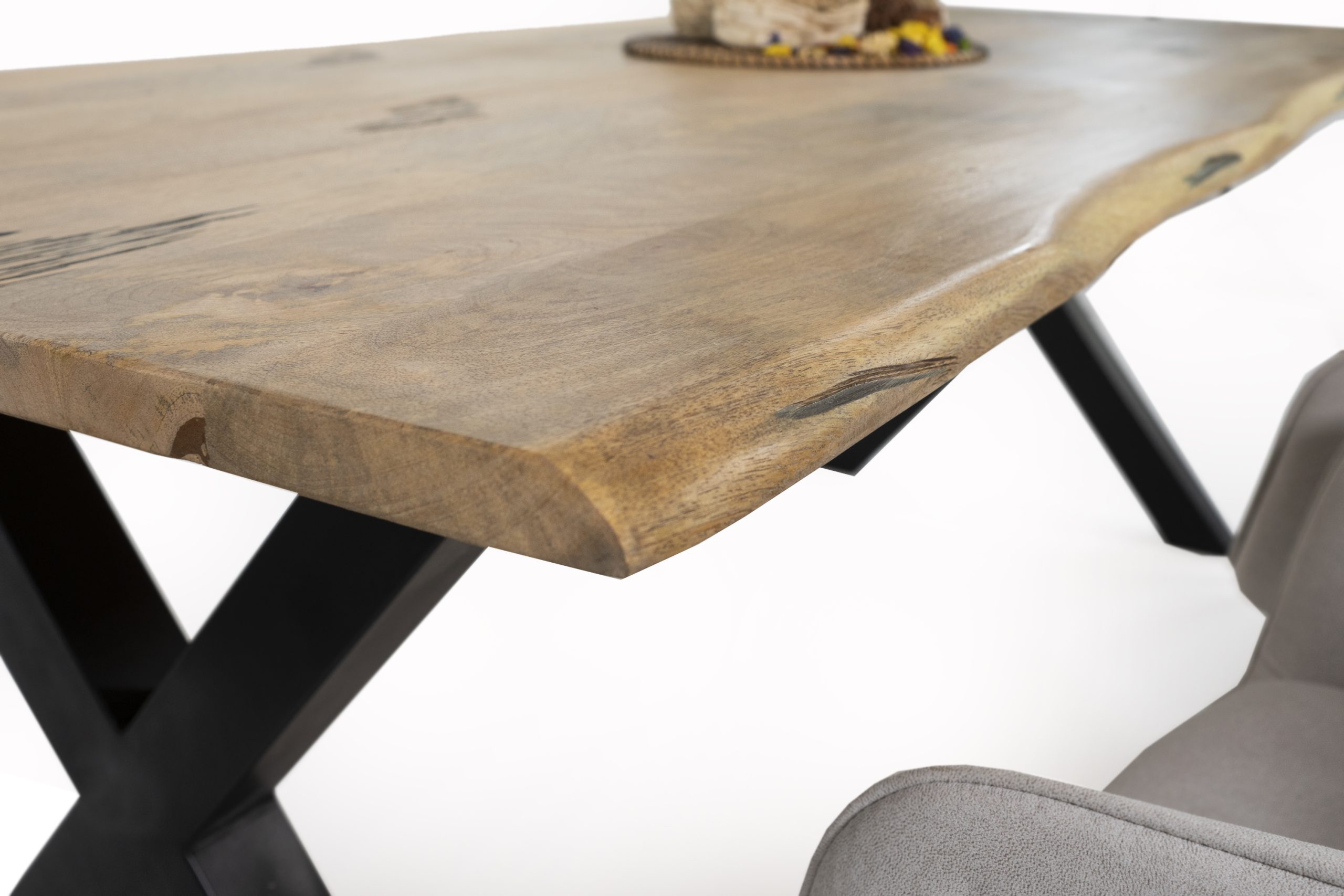 Baumkantentisch Mangoholz Esstisch Vintage-Optik 240 x 100 cm X-Gestell schwarz TIGER – Bild 5