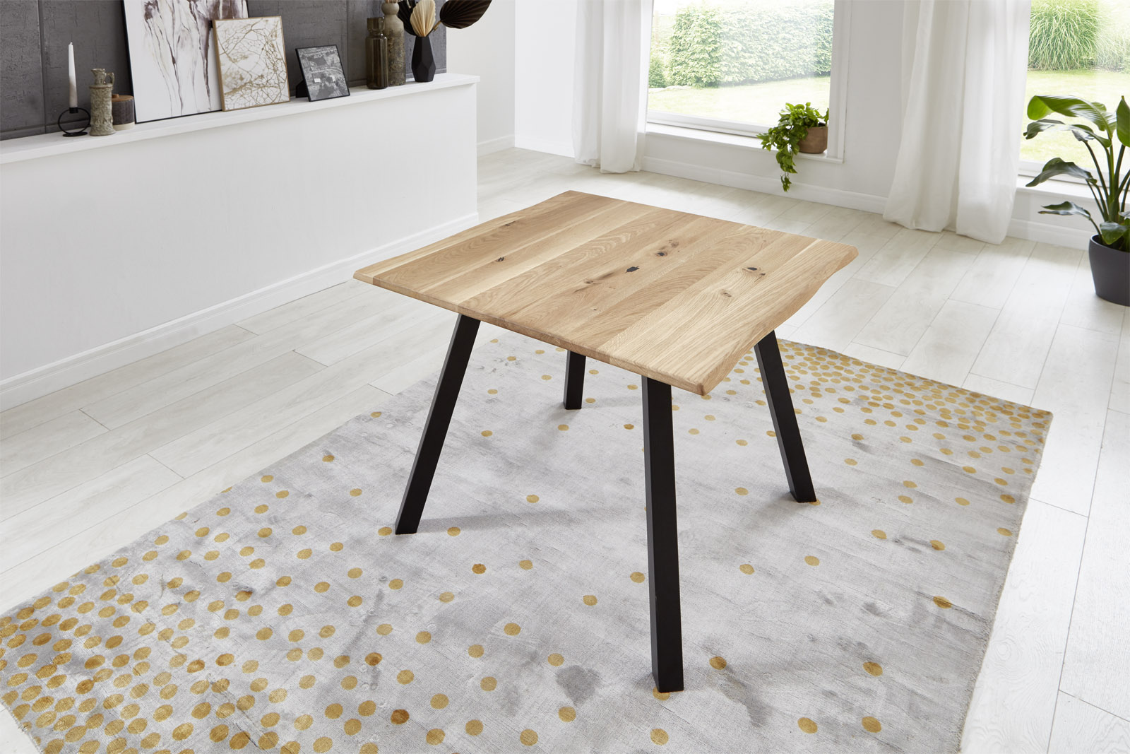 Baumkantentisch Esstisch Wildeiche 80 x 80 cm schwarz matt EDIK