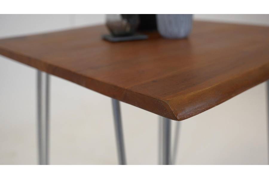 SAM_NEU-Esszimmer-Baumkante-Tische-Hannah-Nussbaum-80-BK_Hannah_80_nuss_silber_04