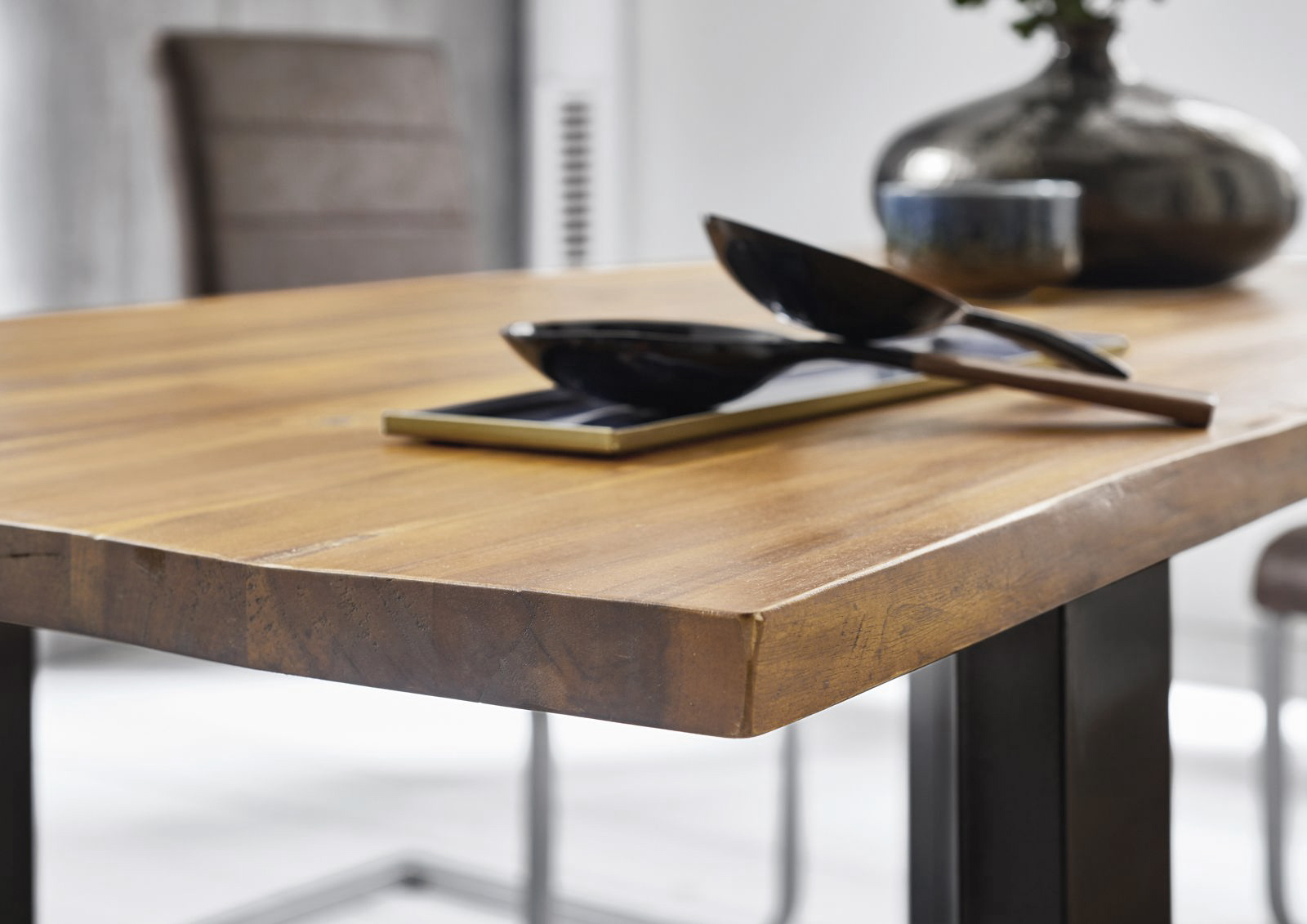 Esstisch Baumkante 120 x 80 cm Akazie massiv Natur lackiert U-Gestell schwarz HARLEY – Bild 4