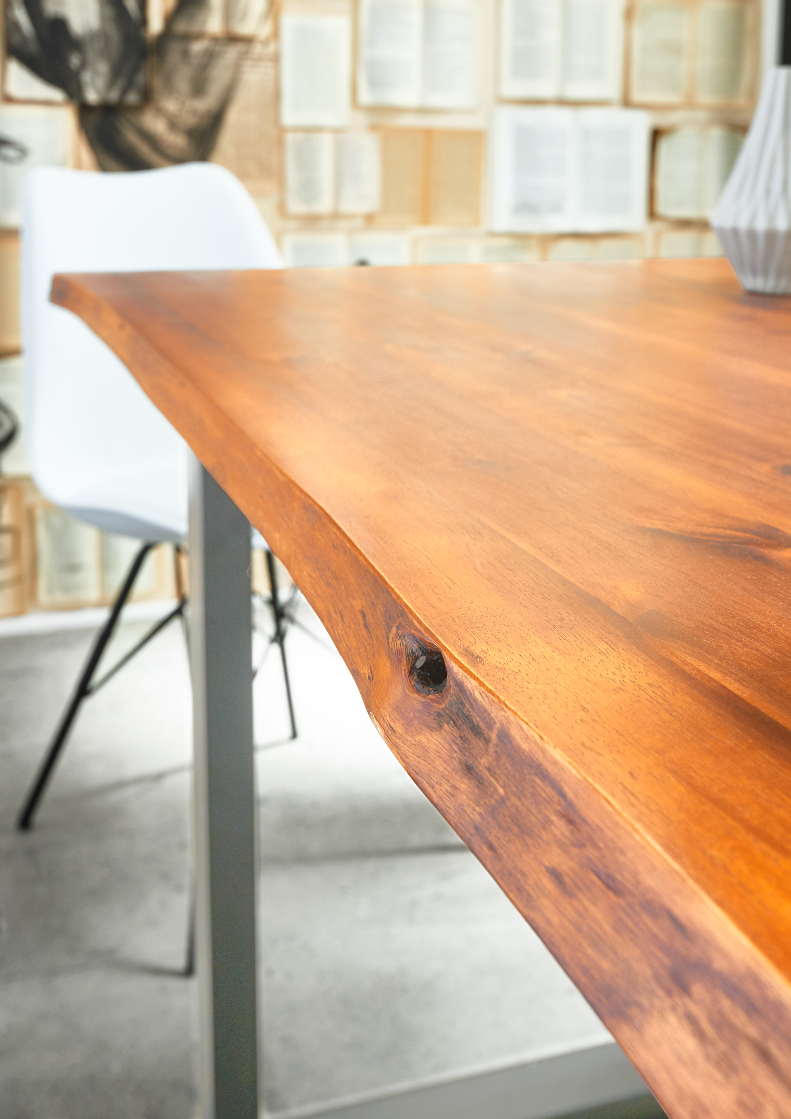 Esstisch 120 x 80 cm Baumkante massiv Akazie cognac U-Gestell silber IMKER – Bild 3