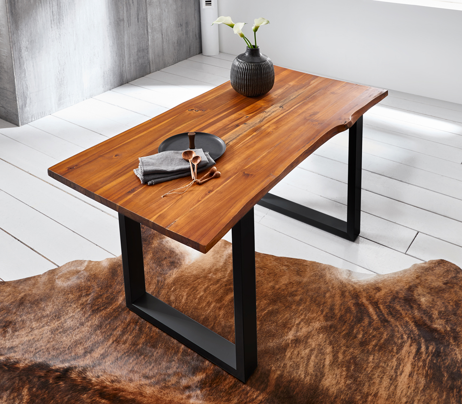 Esstisch Baumkante 180 x 90 cm Akazie cognac massiv U-Gestell schwarz ESRA