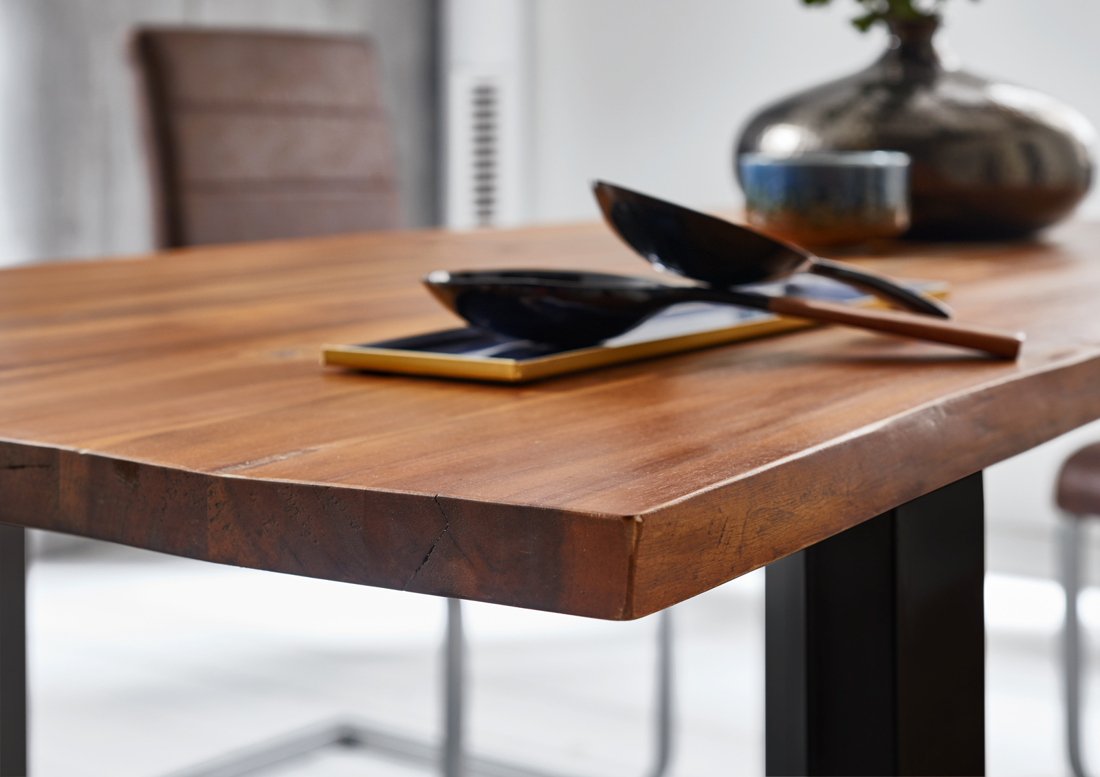 Esstisch Baumkante 180 x 90 cm Akazie cognac massiv U-Gestell schwarz ESRA – Bild 5