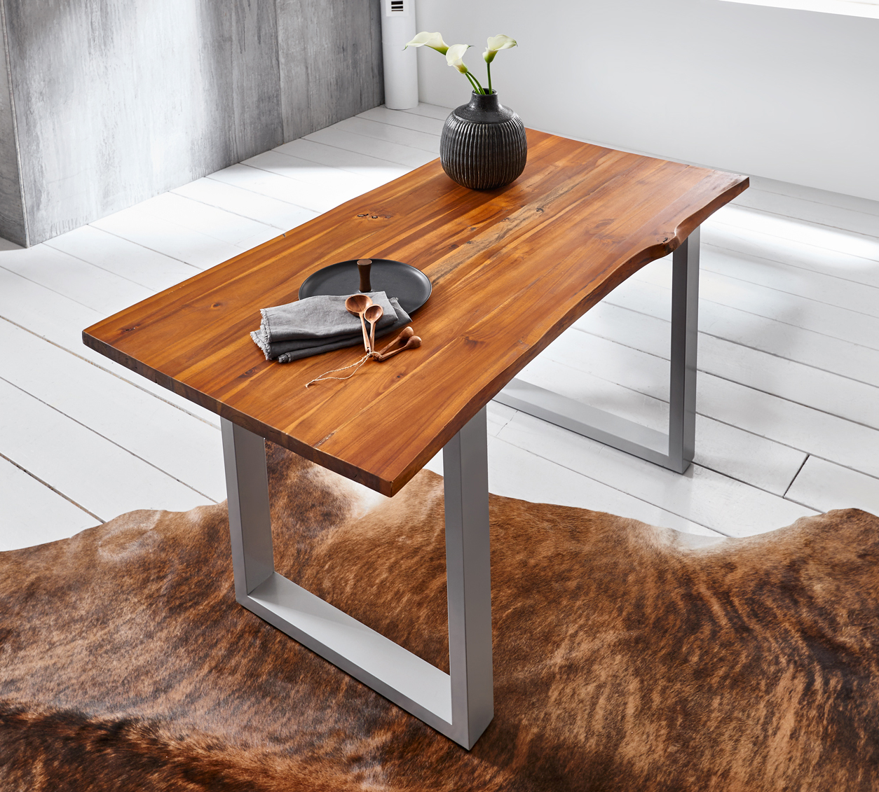 Esstisch Baumkante 200 x 100 cm Akazie cognac massiv U-Gestell silber ESRA