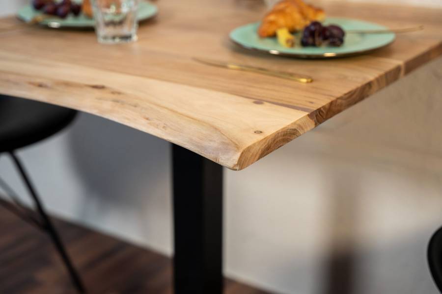 SAM_NEU-Esszimmer-Baumkante-Tische-Iris-80x80Naturfarben-Iris_natur_04