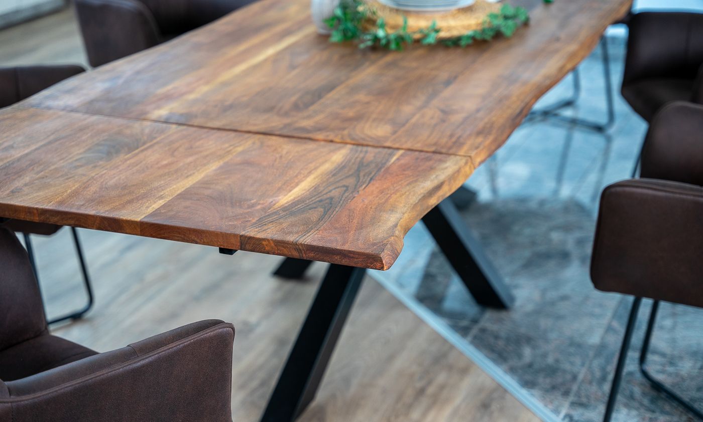 Esstisch 140(220)x90cm mit Ansteckplatten, Baumkante massiv Akazie nougat Spider-Gestell schwarz JANNIK – Bild 4