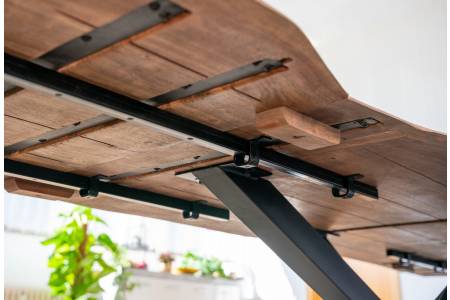 SAM_NEU-Esszimmer-Baumkante-Tische-Janosh-nougat-220-Janosh_nougatfarben_schwarz_06