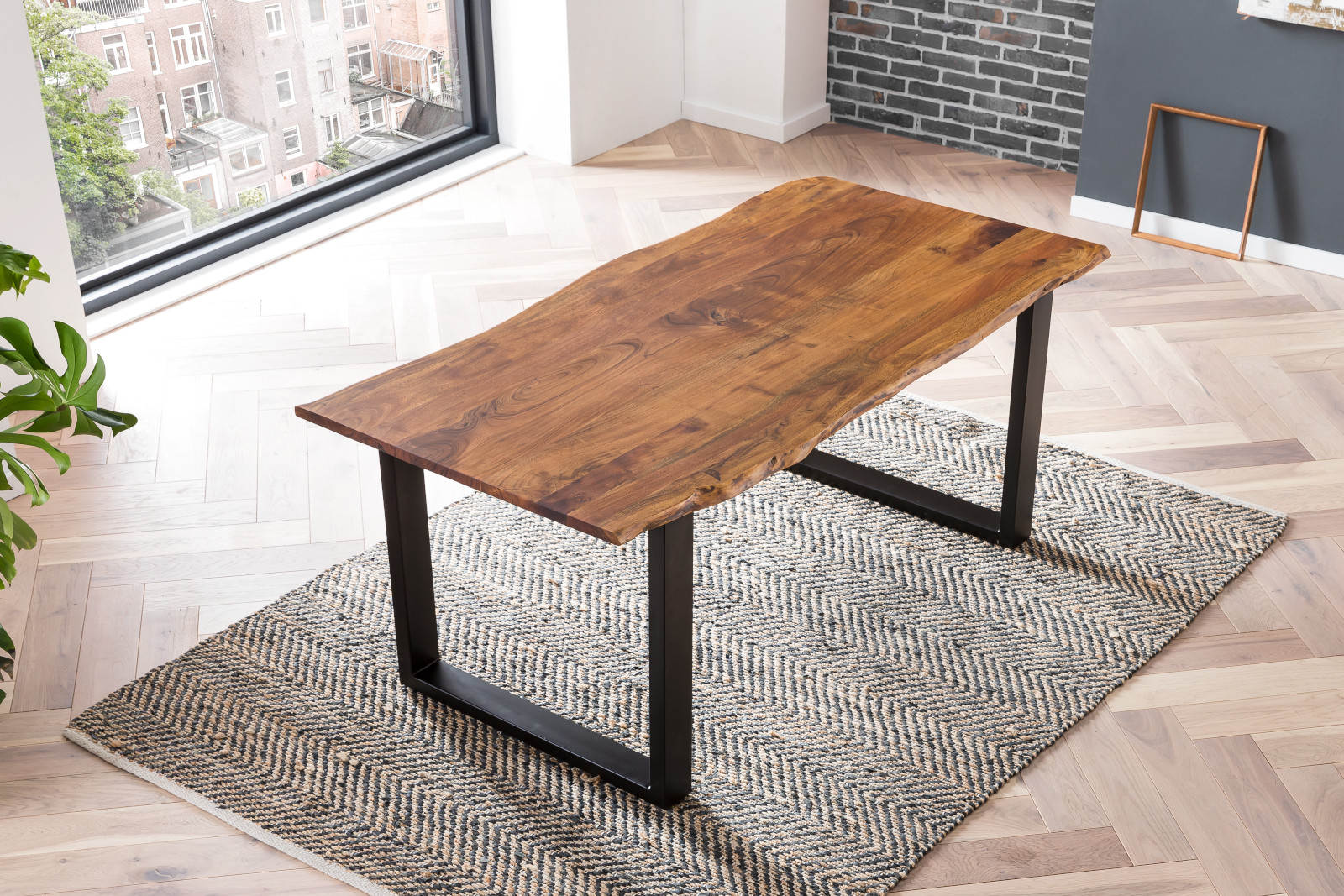 Esstisch Baumkante massiv 160 x 85 cm Akazie nougat U-Gestell schwarz LAURINA