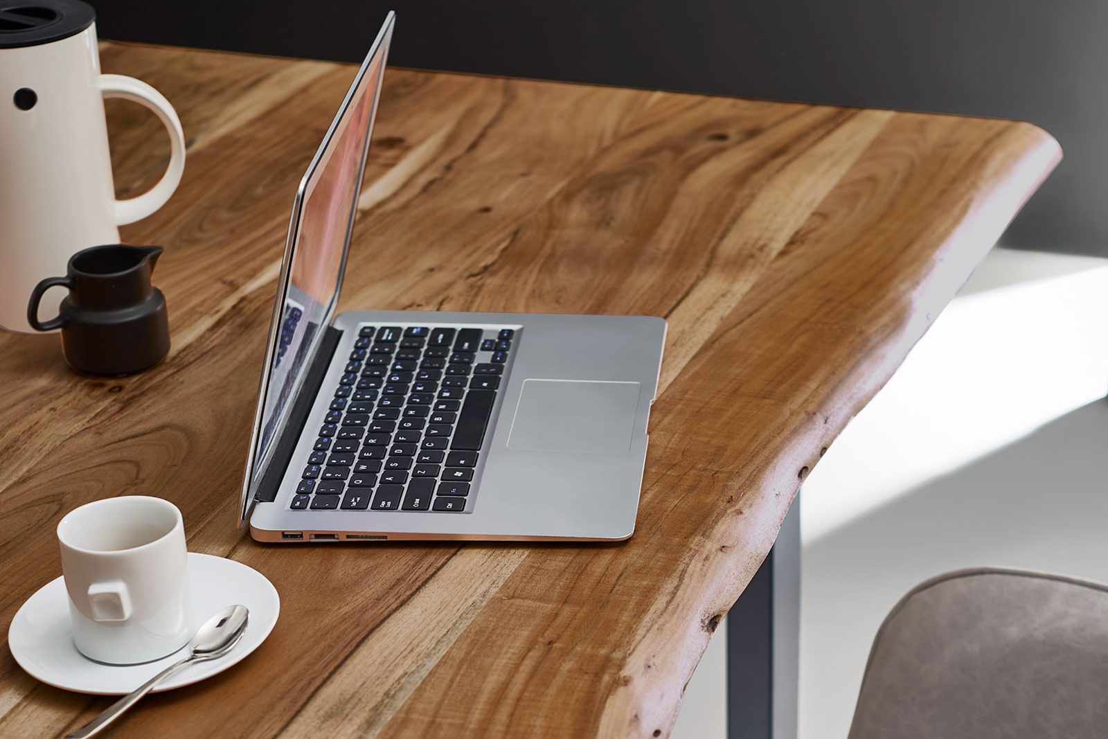 B-Ware Esstisch Baumkante Akazie Natur 120 x 80 cm silber NOAH – Bild 6