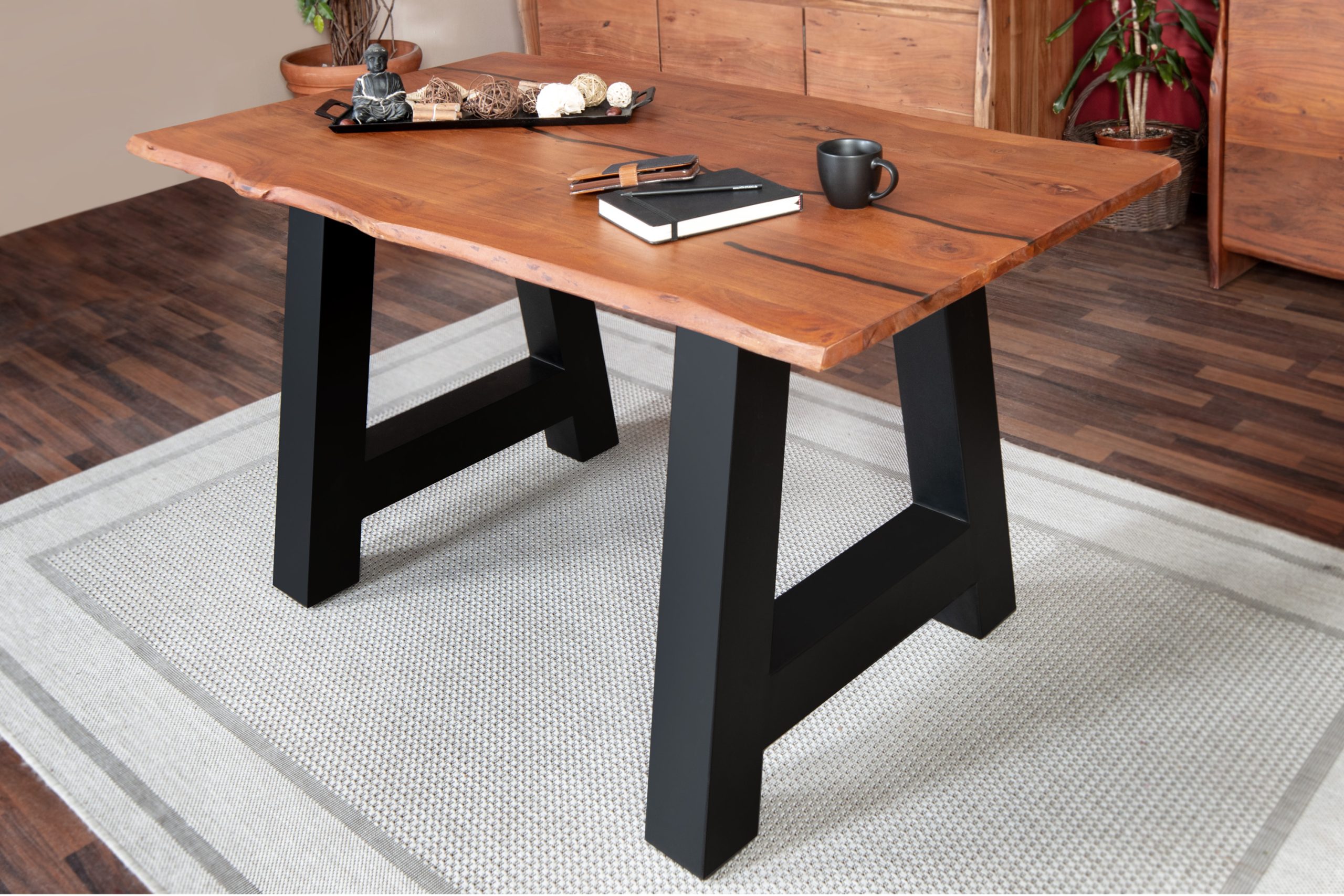 Baumkantentisch Akazie nussbaum mit schwarzen Resin-Adern 160 x 85 cm A-Gestell schwarz POLLY