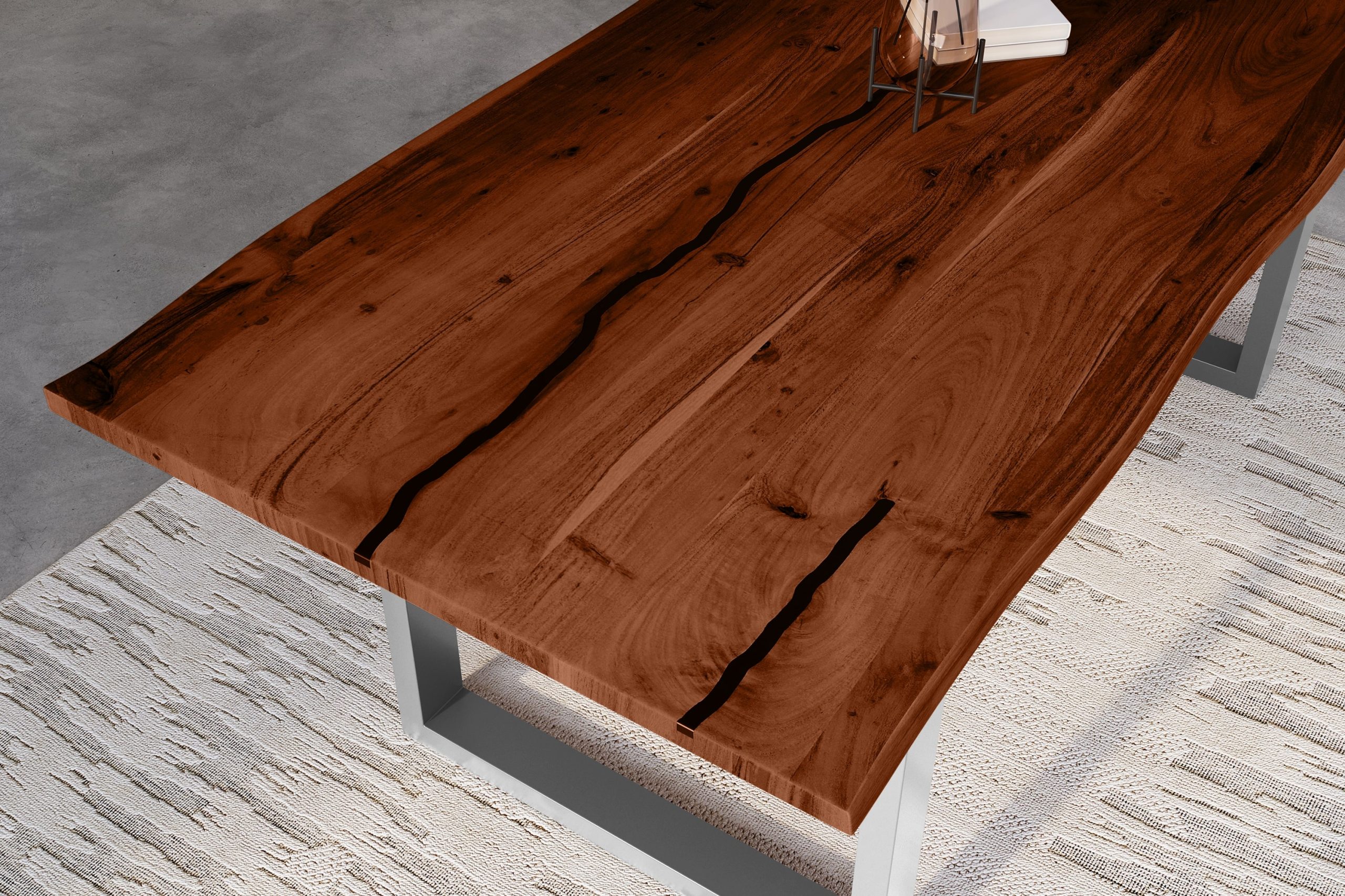 Baumkantentisch Akazie nussbaum mit schwarzen Resin-Adern 240 x 100 cm U-Gestell silber POLLY – Bild 6