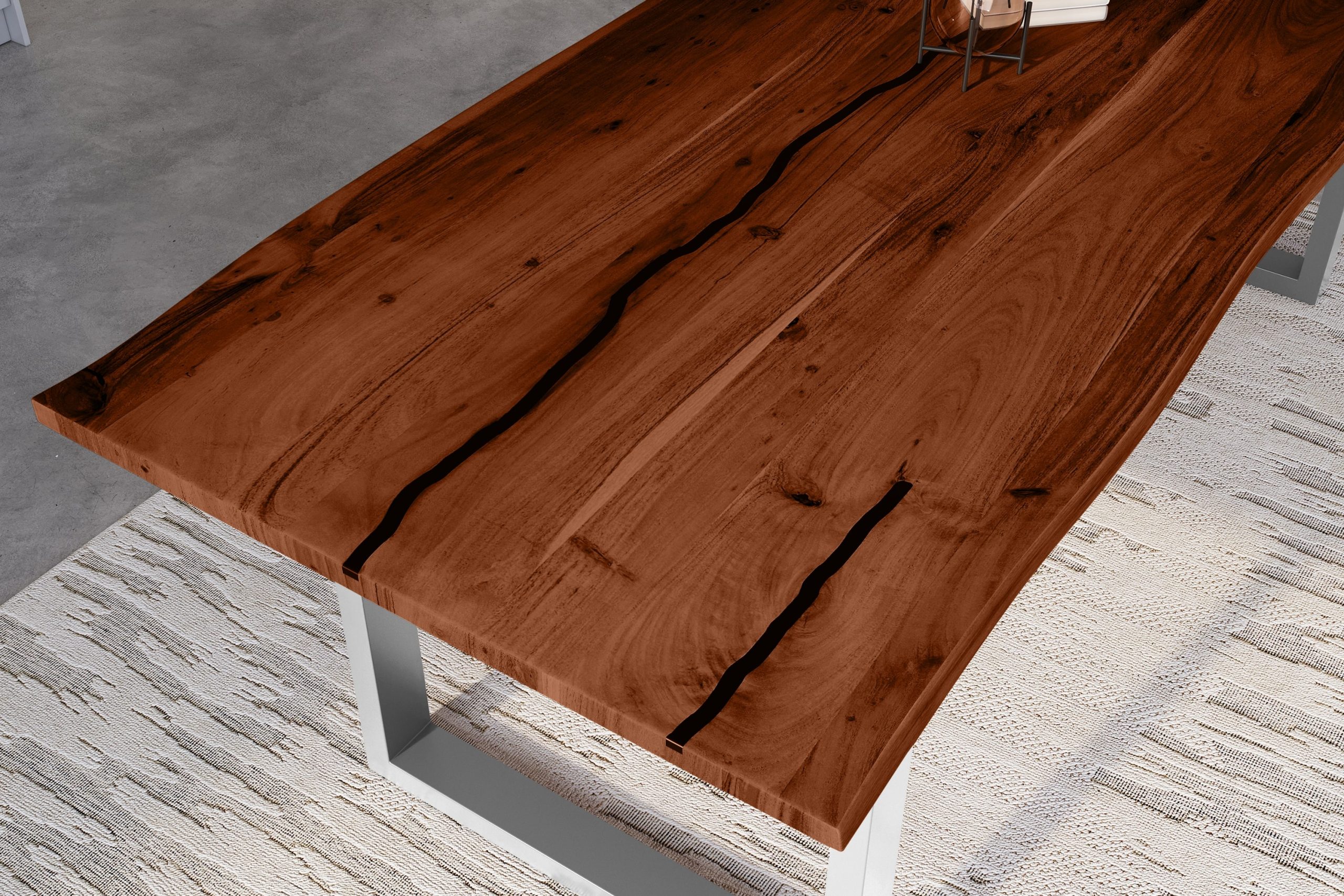 Baumkantentisch Akazie nussbaum mit schwarzen Resin-Adern 300 x 100 cm U-Gestell silber POLLY – Bild 6