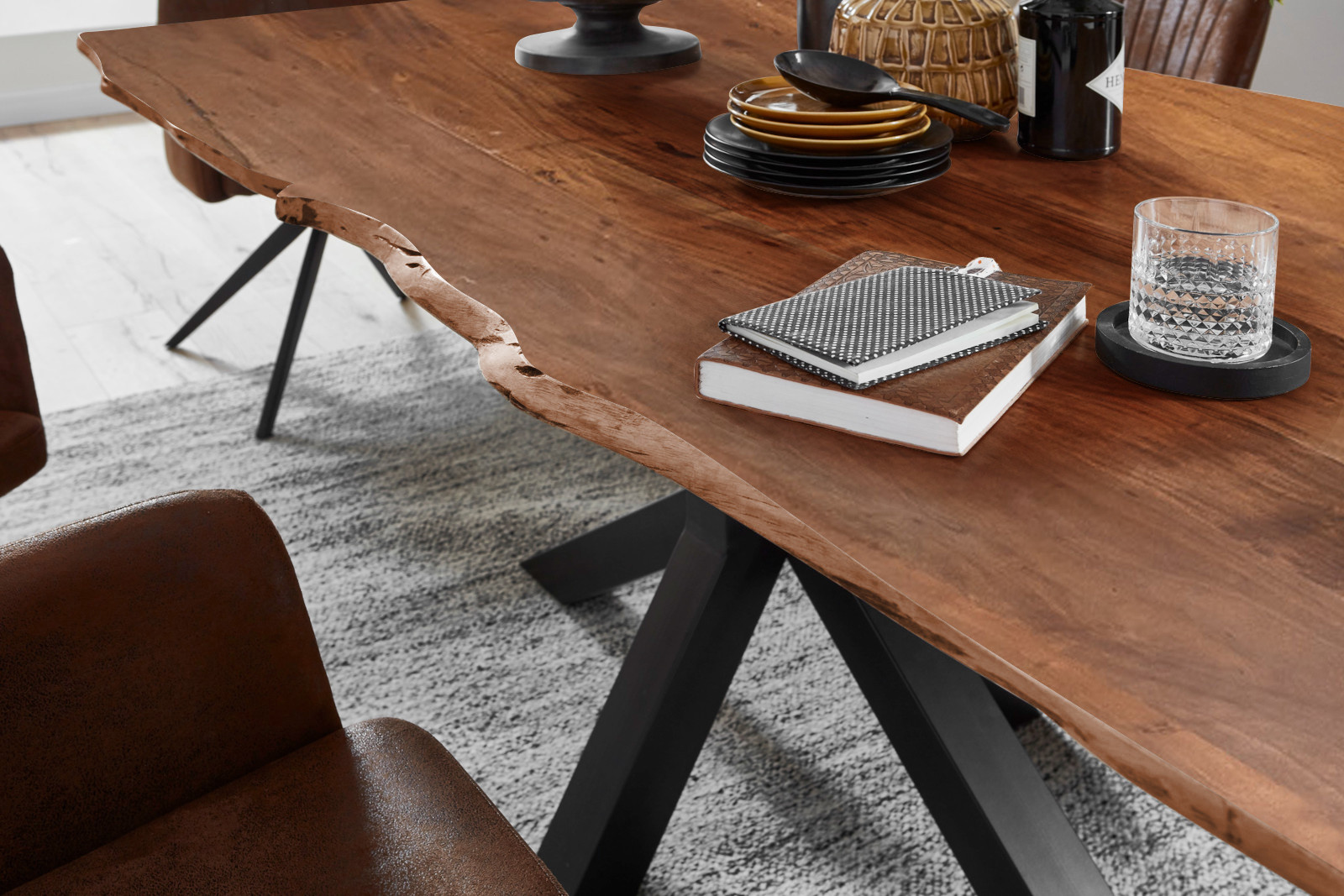 B-Ware Esstisch Baumkante Akazie Nussbaum 300 x 100 cm schwarz QUINCY – Bild 4