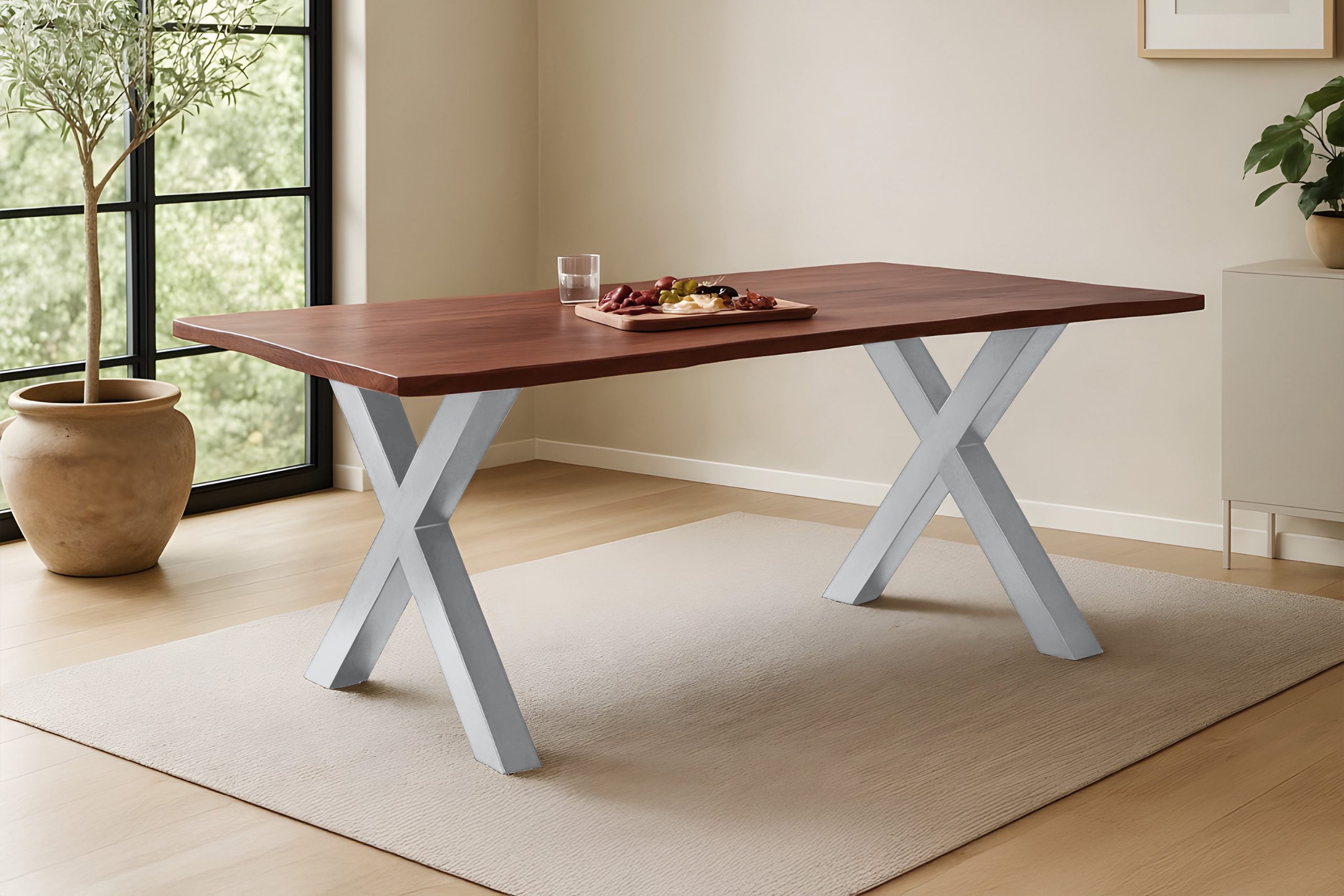 Esstisch Baumkante massiv Akazie kastaniefarben 180 x 90 cm X-Gestell silber ROXANA