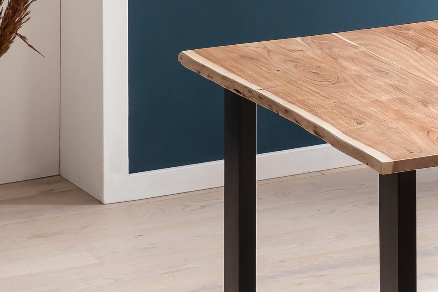 Essgruppe 3tlg. 90 x 90 cm Baumkante Akazie natur massiv 2x Schalenstühle Schwarz U-Gestell Schwarz QUINN – Bild 6