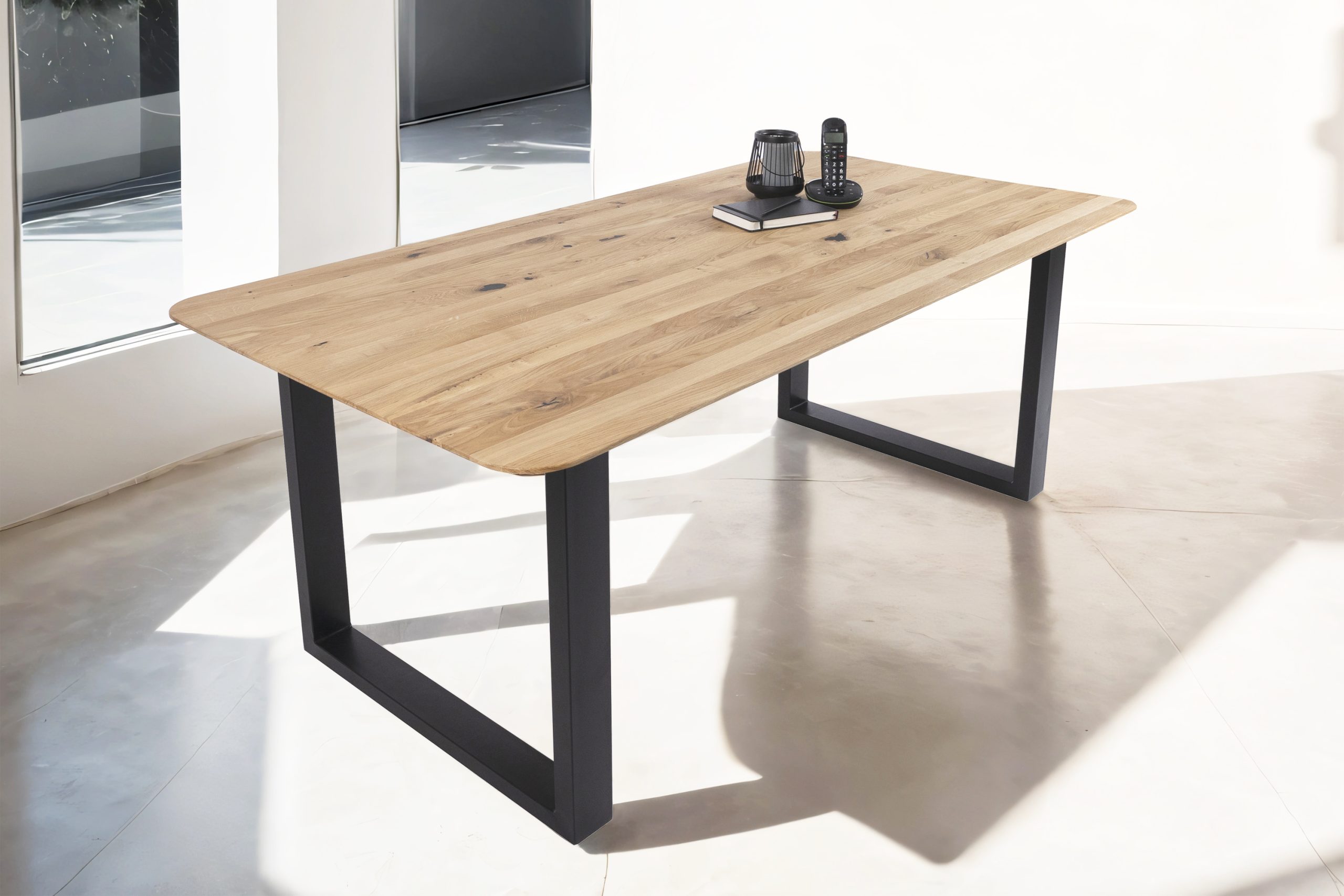 Esszimmertisch Schweizer Kante / runde Ecken massiv & geölt Eiche 180x90 schwarz U-Gestell Lotte