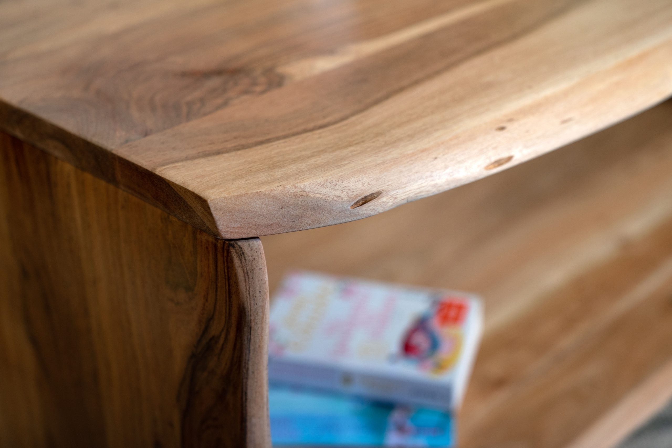 Couchtisch Baumkante Akazie natur 115 x 55 cm Massivholz-Sofatisch ADA – Bild 6