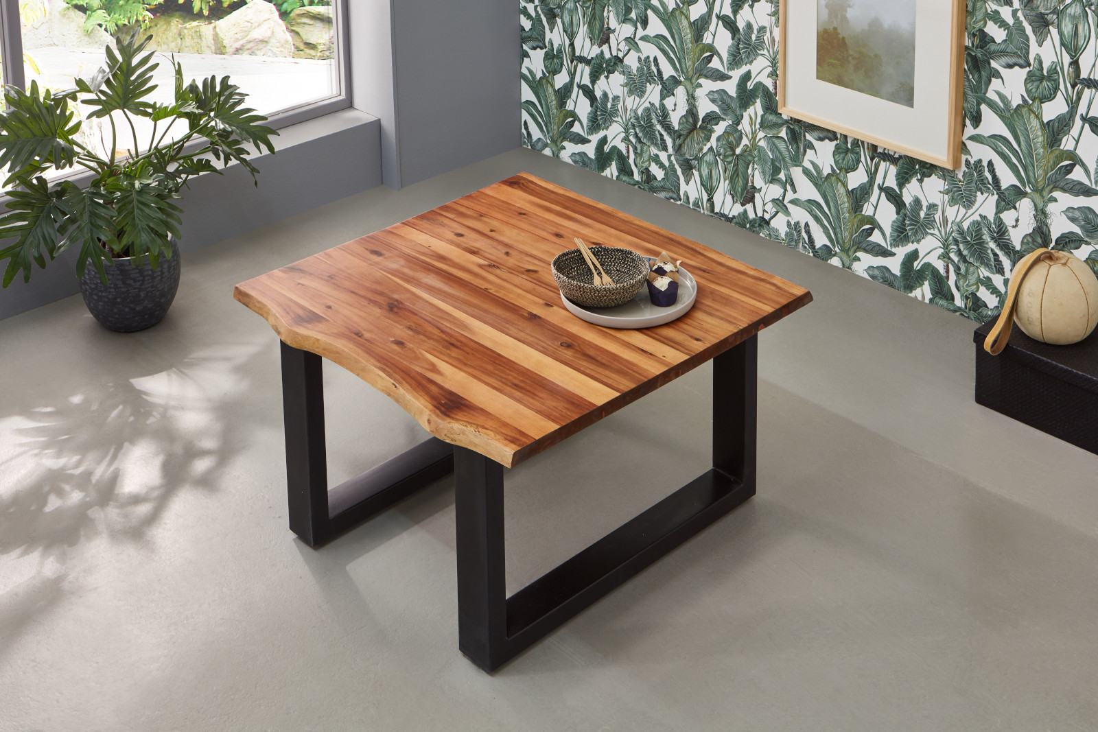 Baumkanten Couchtisch 80 x 80 cm Akazie/cognac schwarz ESRA
