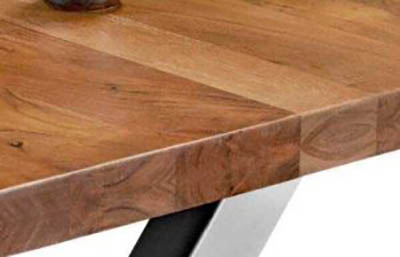 Baumkantentisch mit aufgedoppelter Tischkante