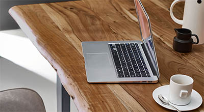 Massivholztisch Baumkante