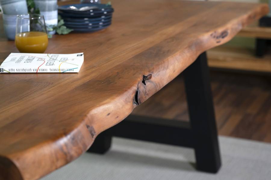 SAM_NEU-Esszimmer-Baumkante-Tische-Cali_aufgedoppelt-A_Gestell-BKT-nuss-schwarz-220-BKT_Cali_04-3