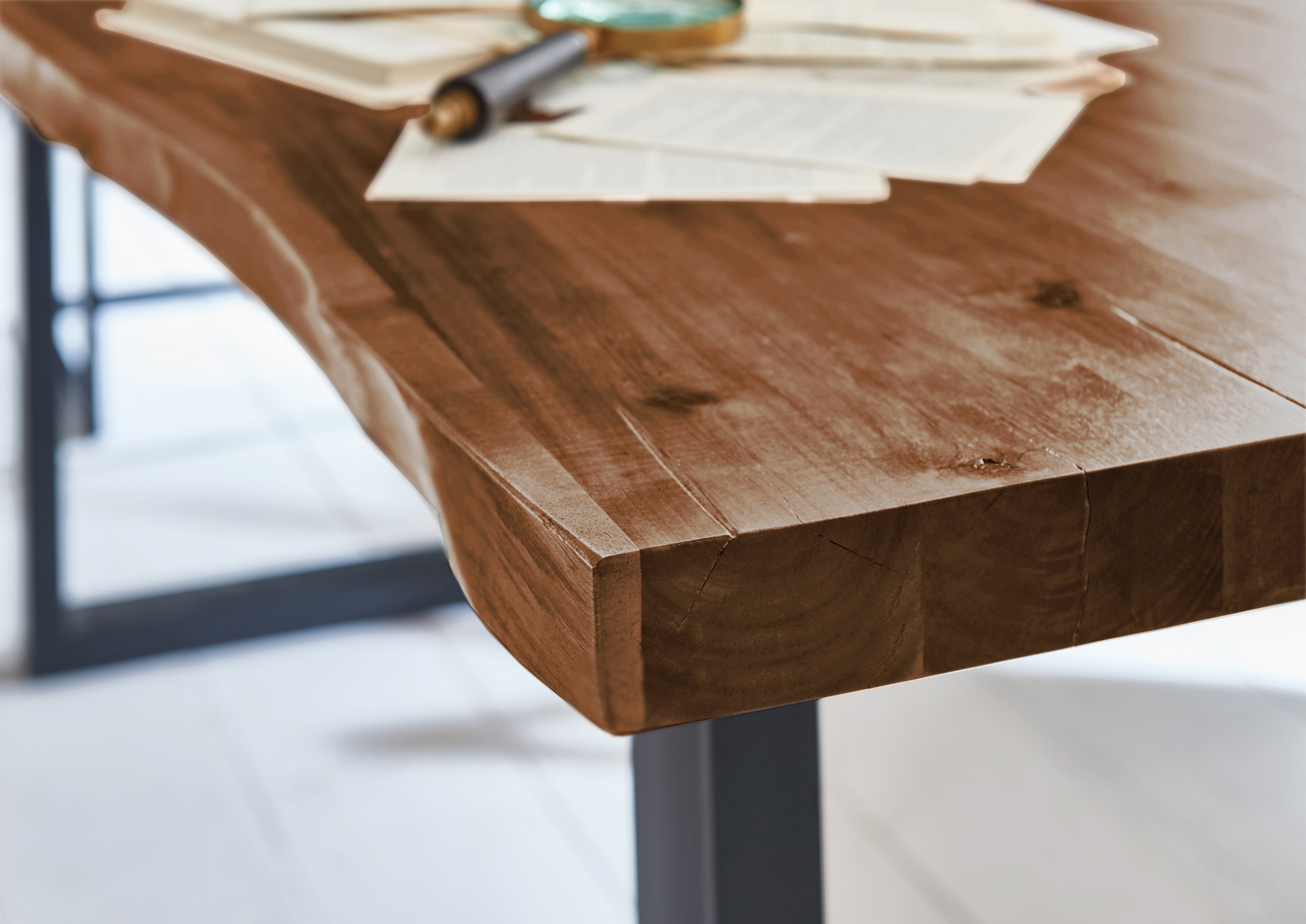 Esstisch Baumkante massiv Akazie nussbaum 180 x 90 U-Gestell schwarz MILO – Bild 5