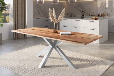 Baumkantentisch Akazie natur mit schwarzen Resin-Adern 280 x 100 cm Spider-Gestell silber POLLY